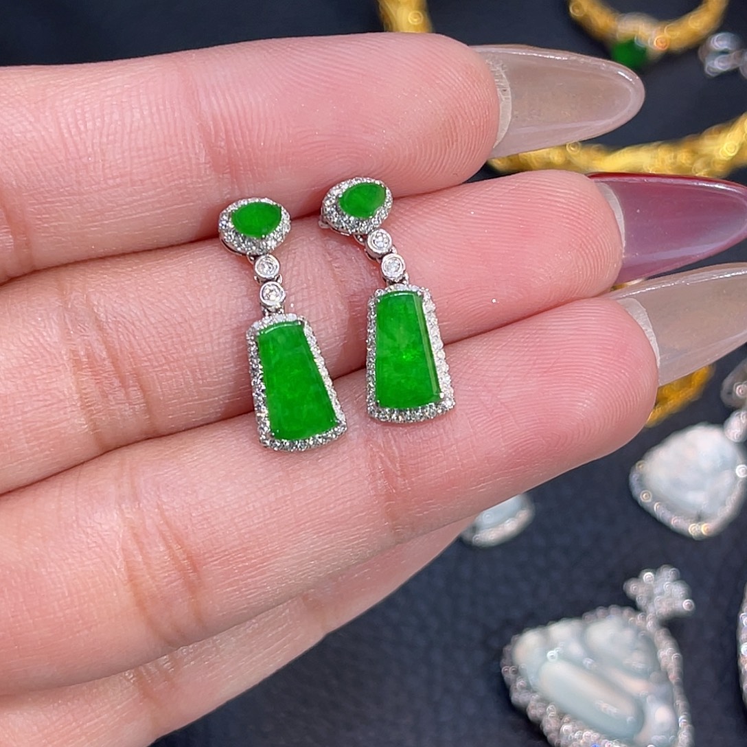 翡翠18K金镶嵌耳饰无事牌