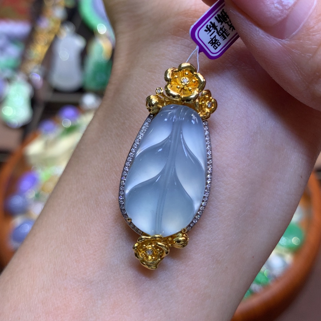 翡翠18K金镶嵌颈饰