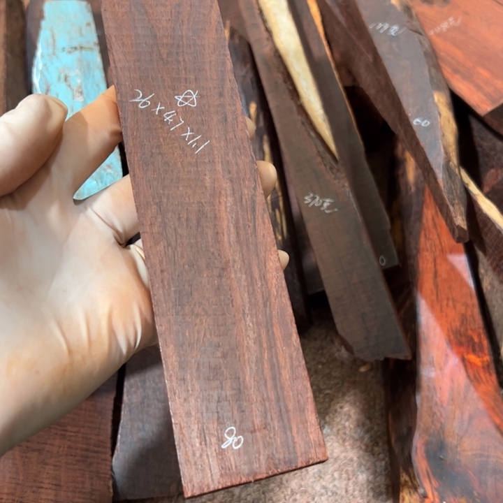 檀香紫檀（小叶紫檀）赛*力边角料（有风化）