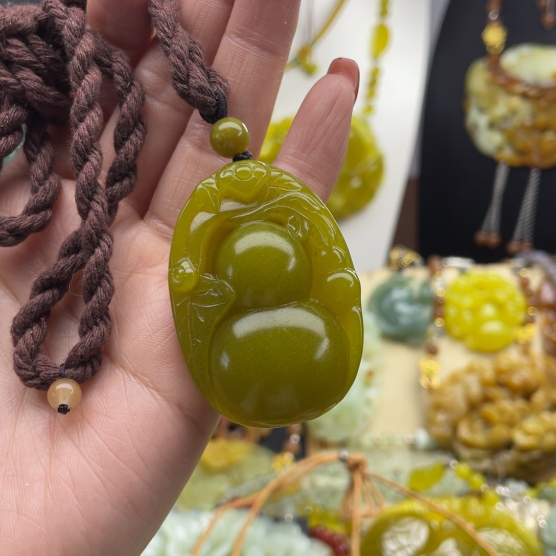 未镶嵌蛇纹石玉颈饰