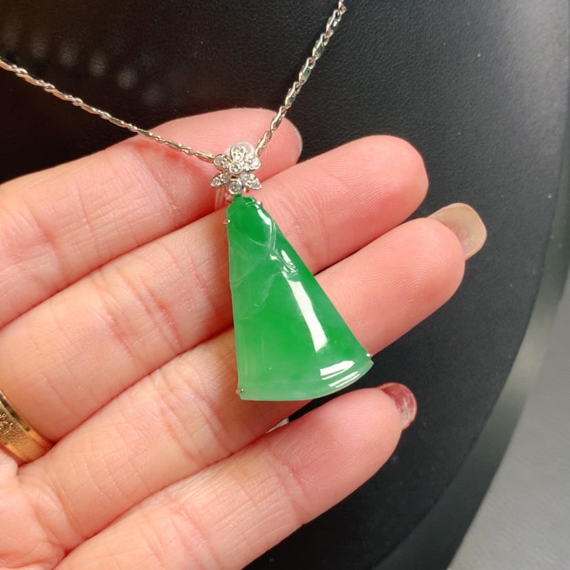 【闪购商品】翡翠吊坠(赠链)18K金镶嵌