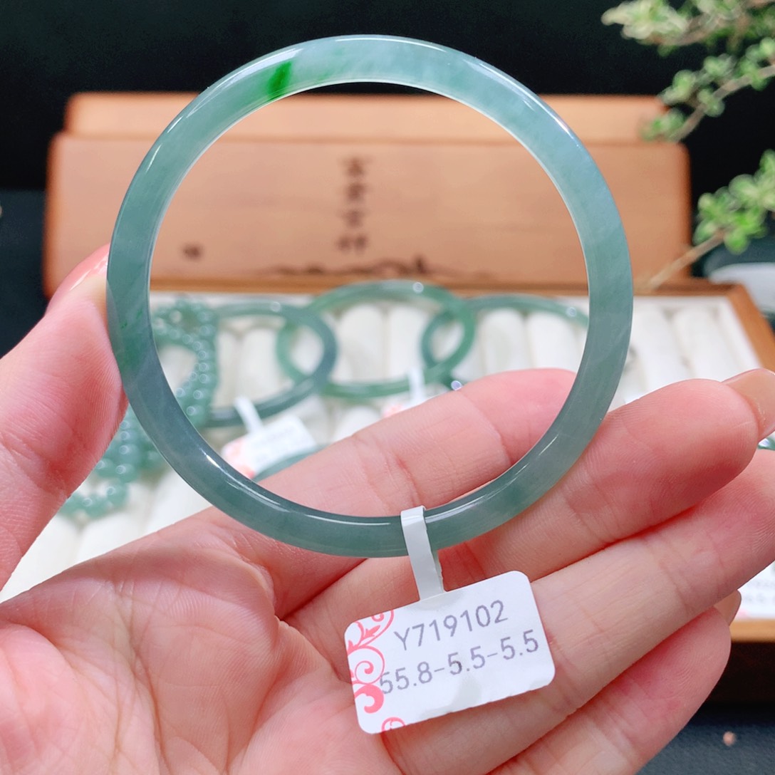 翡翠未镶嵌手镯天然