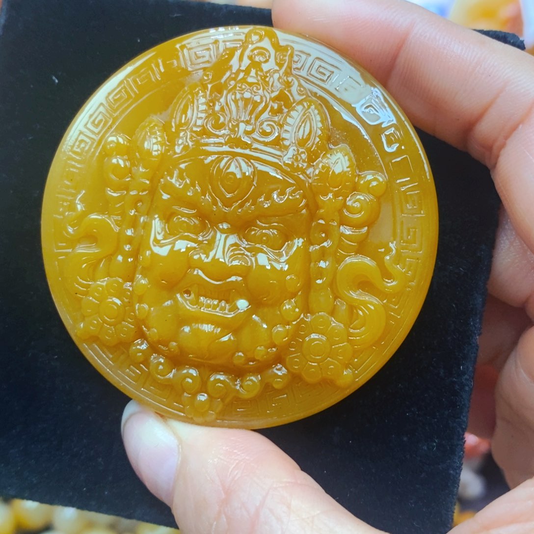 未镶嵌石英质玉（黄龙玉）颈饰
