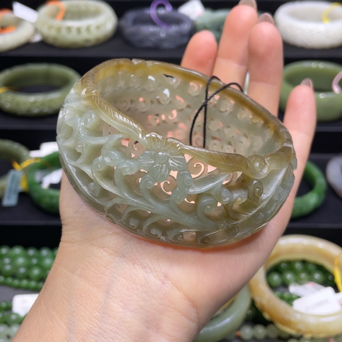 和田玉手镯66圈口 编号62未镶嵌