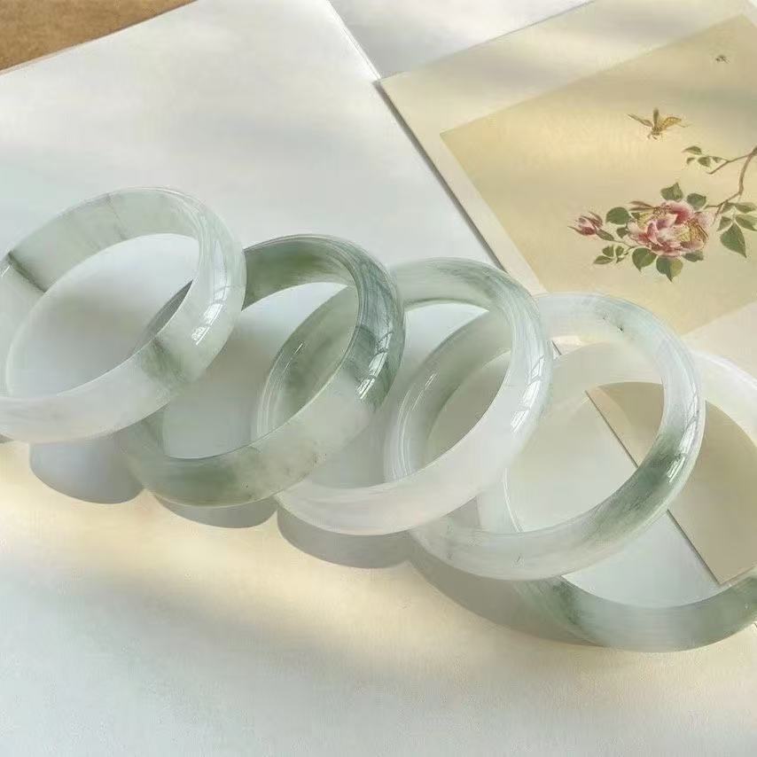 天然玉石新疆天山翠常规手镯优雅镯子（拍一发一纹路多样式发货）