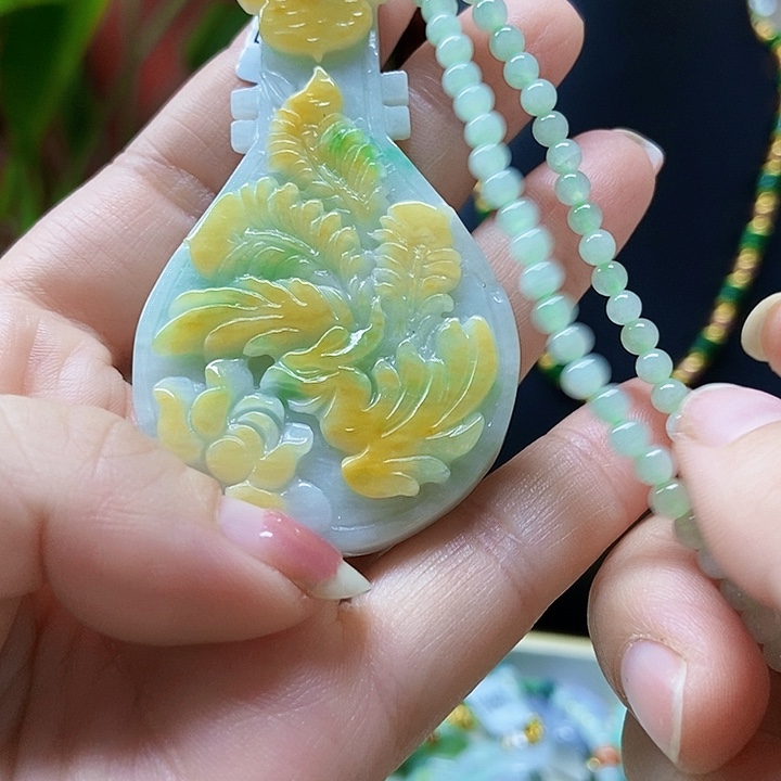 翡翠未镶嵌颈饰吊坠