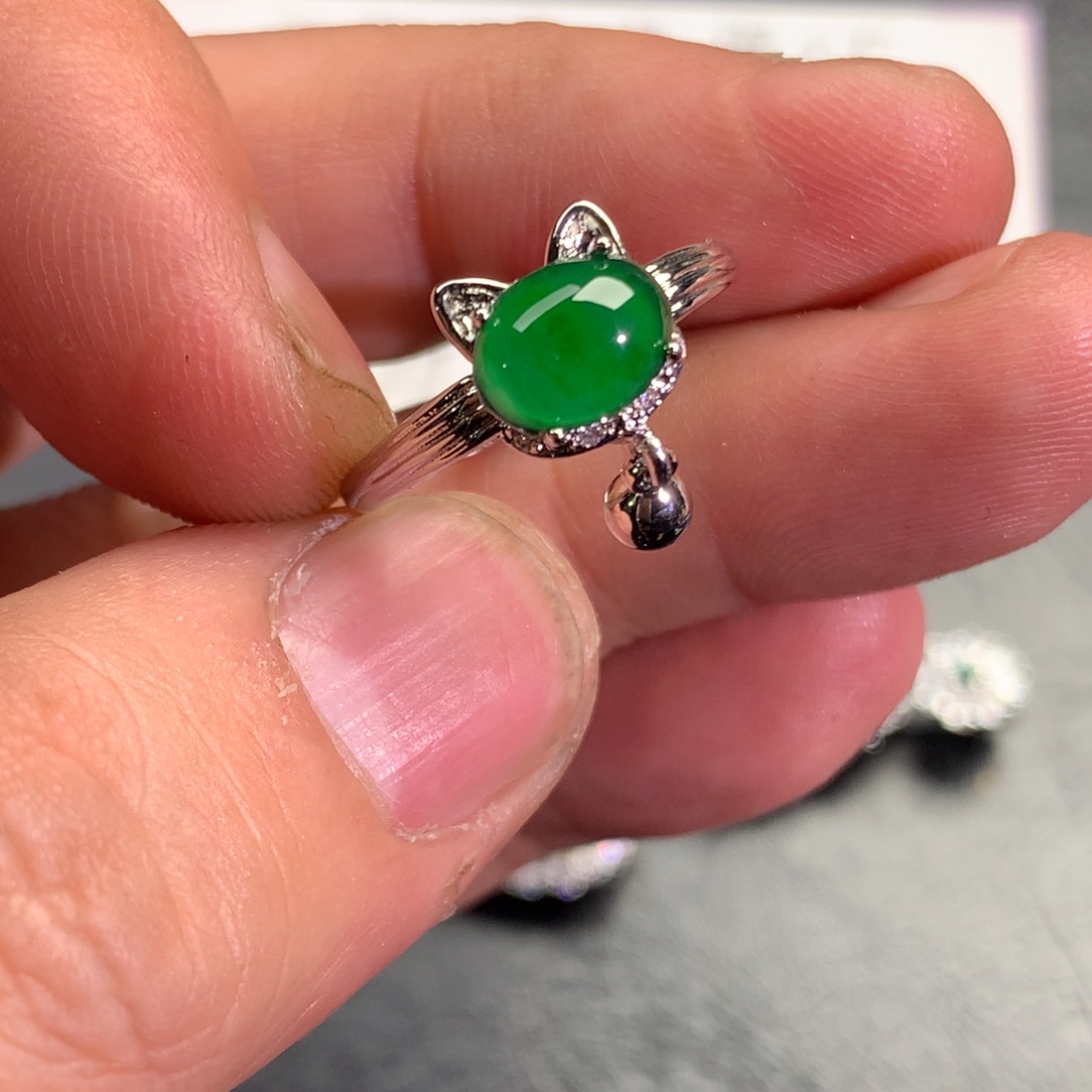 翡翠颈饰未镶嵌猫咪戒指