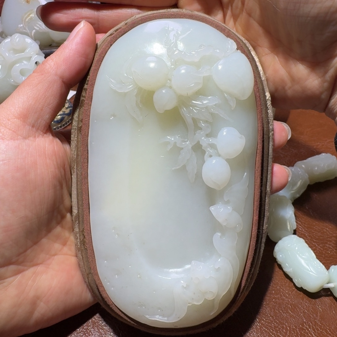 和田玉未镶嵌把件