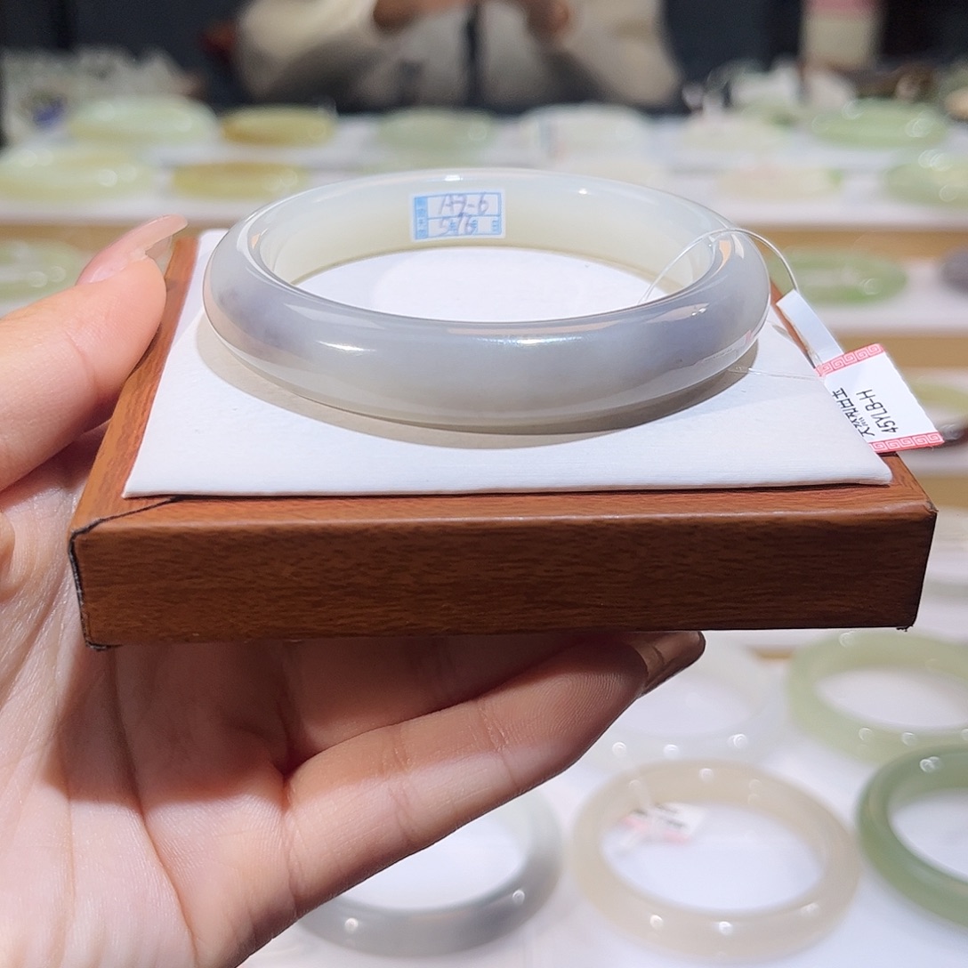 和田玉未镶嵌手镯紫罗兰渐变