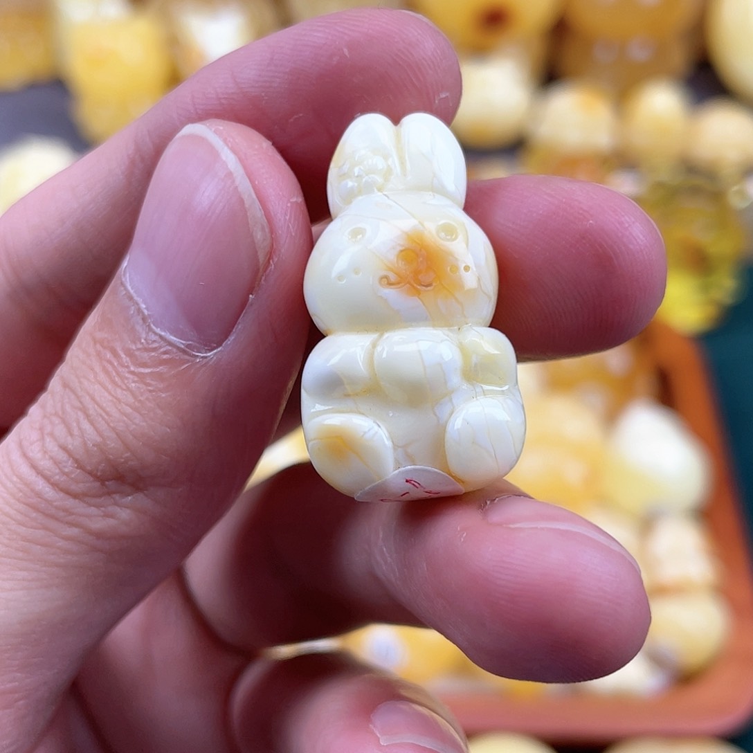 琥珀裸石未镶嵌蜜蜡