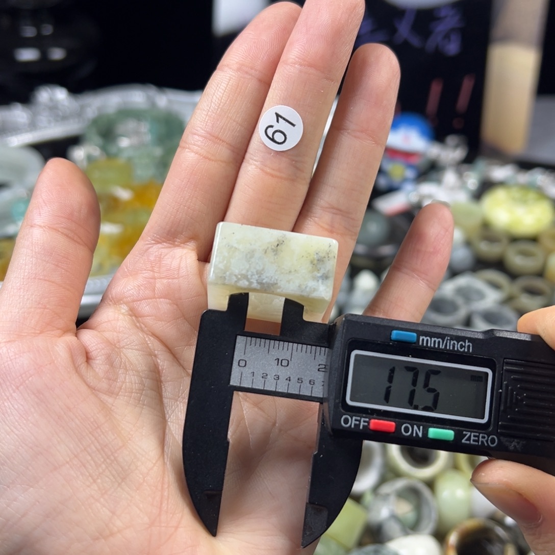 蛇纹石玉未镶嵌戒指