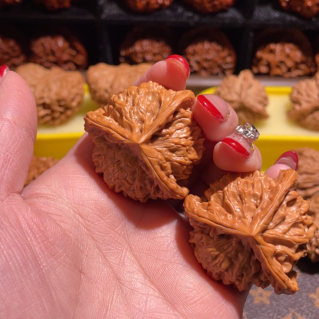 一***路文玩核桃吊坠三棱