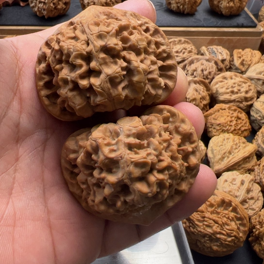 把件桃核文玩核桃，麒麟纹官帽