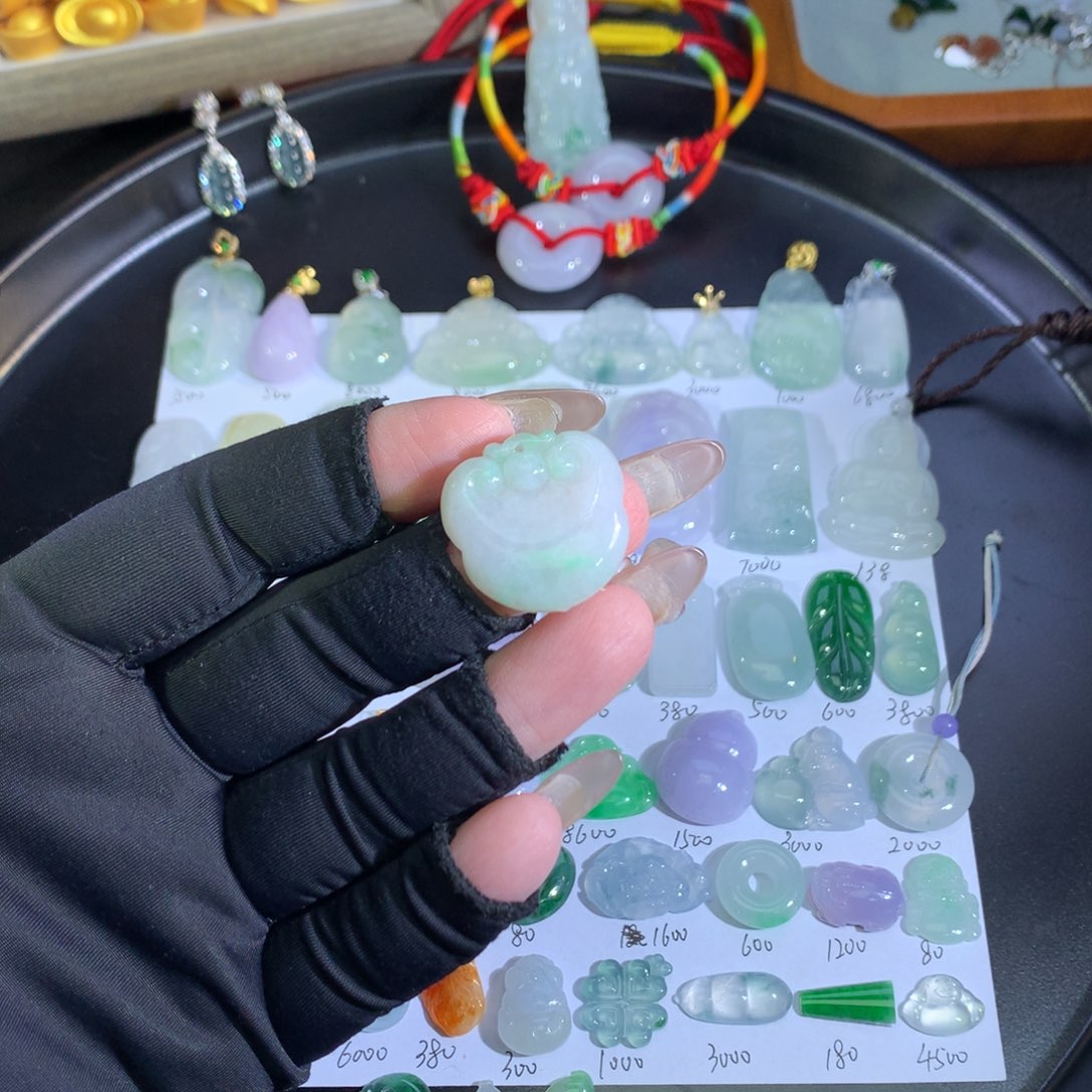 翡翠未镶嵌吊坠(不含链)如意锁