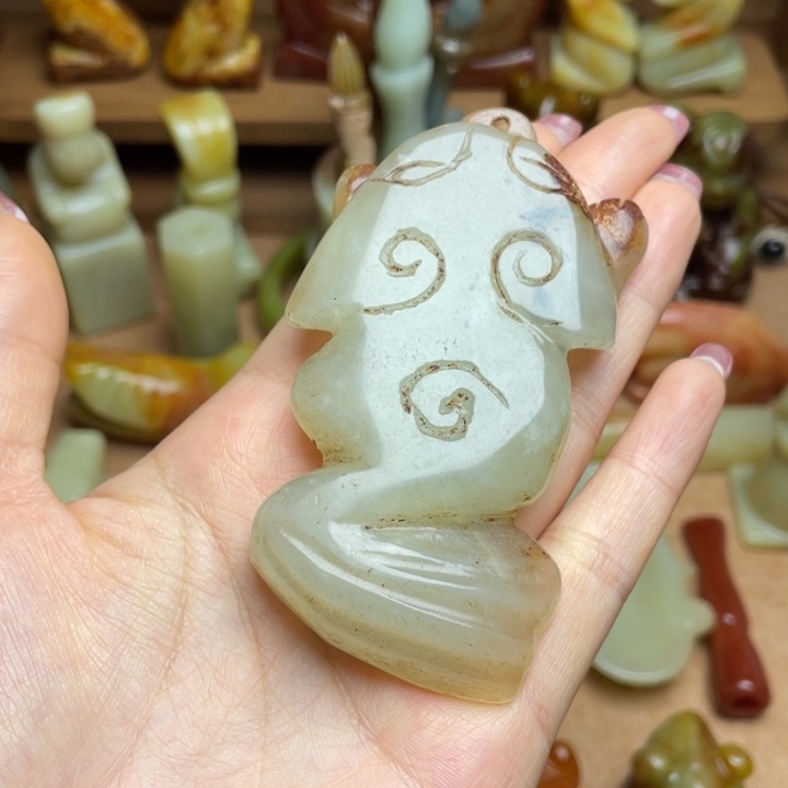 蛇纹石玉未镶嵌颈饰