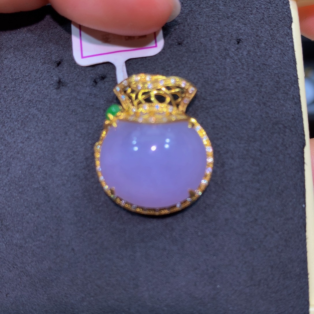 翡翠18K金镶嵌颈饰翡翠