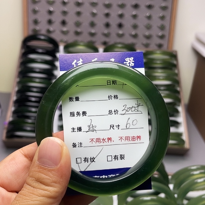 乐***妈蛇纹石玉未镶嵌手镯