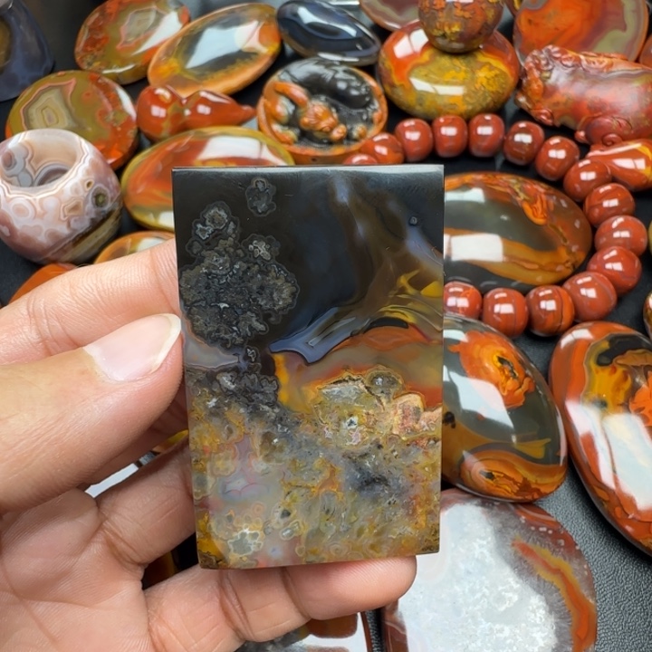 带***顶玛瑙/玉髓未镶嵌原矿玛瑙项链牌子