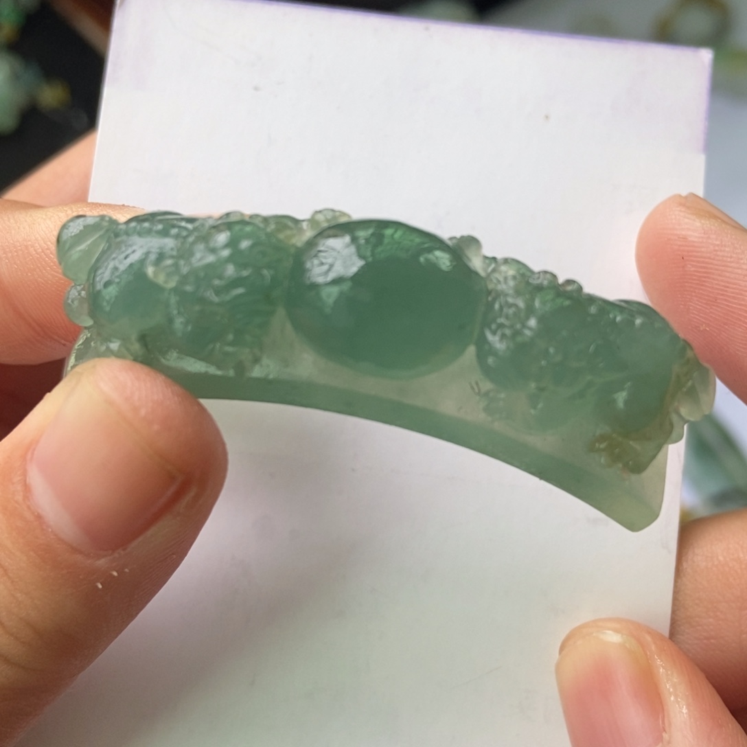 定制翡翠未镶嵌狮子手牌