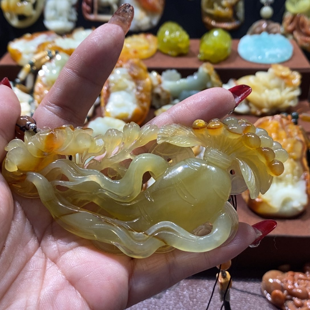 蛇纹石玉颈饰未镶嵌