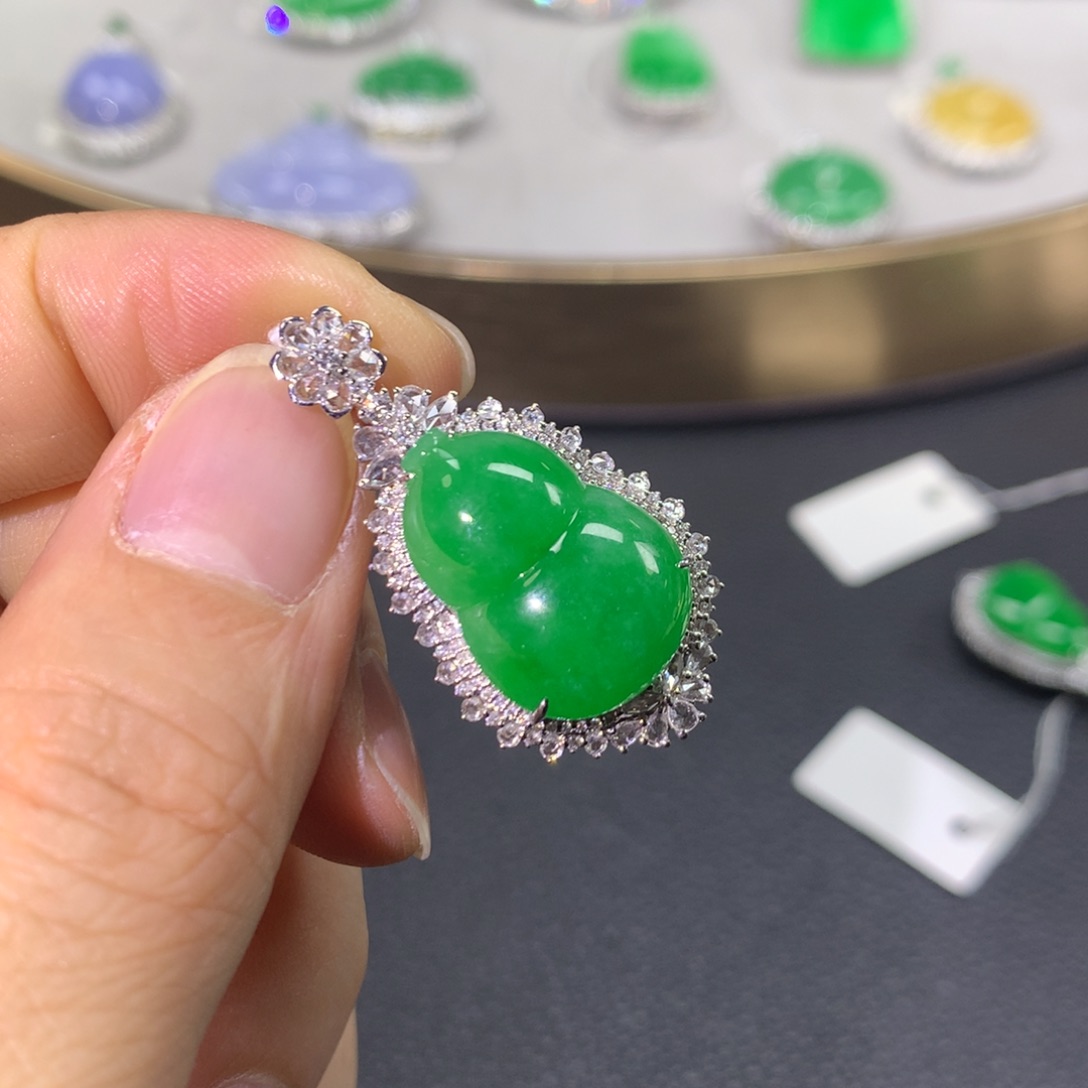 翡翠颈饰18K金镶嵌翡翠