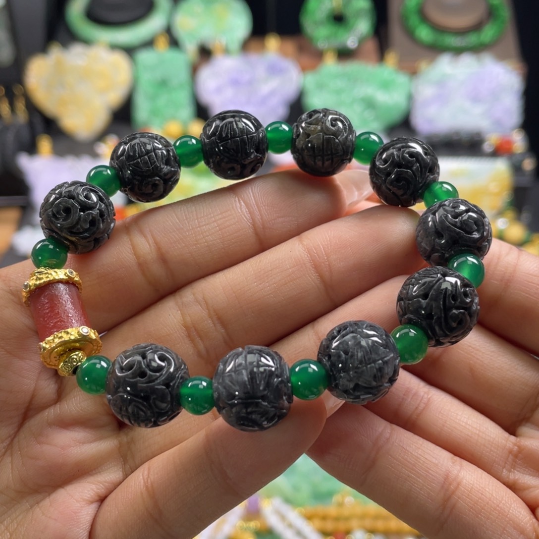 翡翠未镶嵌手串待编织