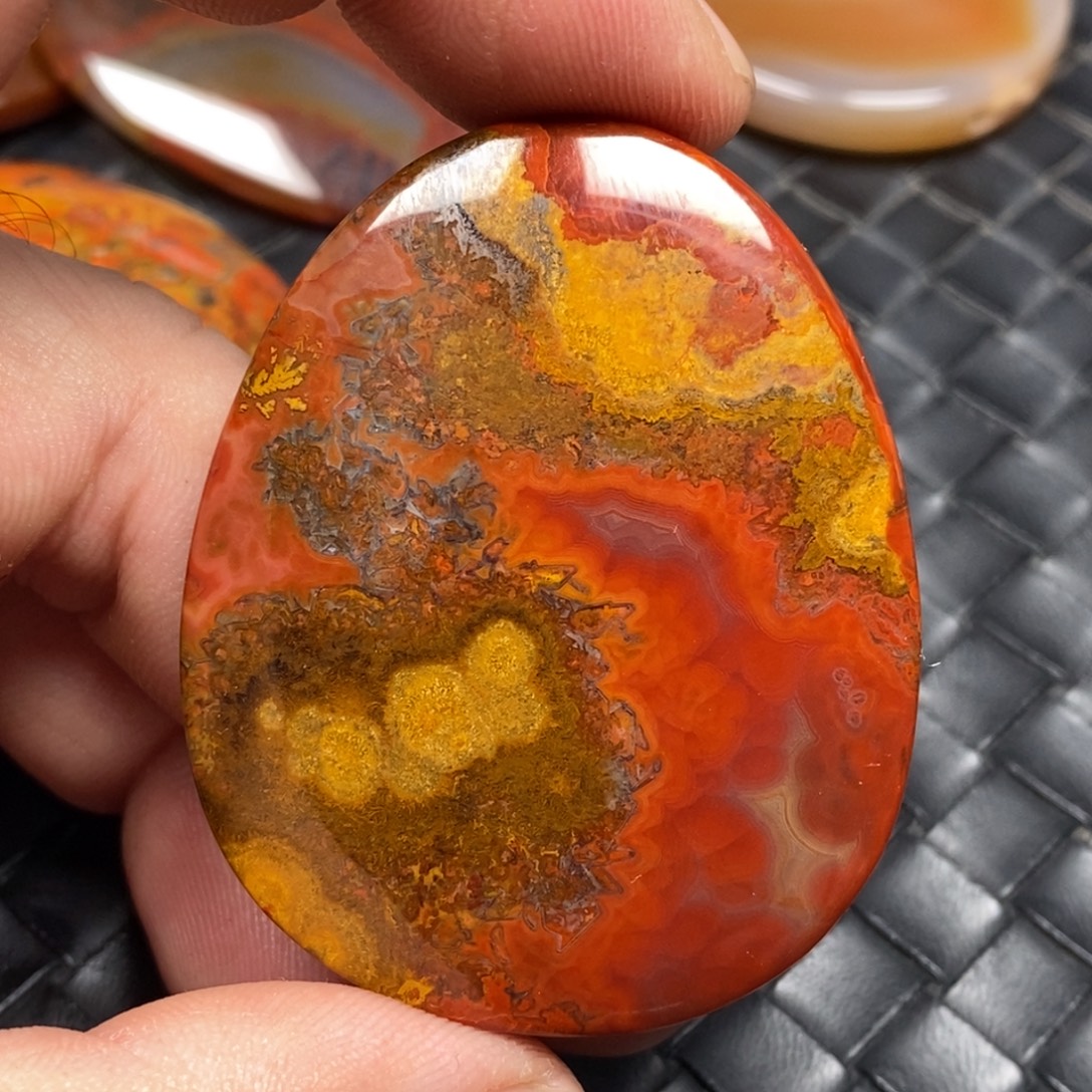 多***禧玛瑙/玉髓未镶嵌颈饰