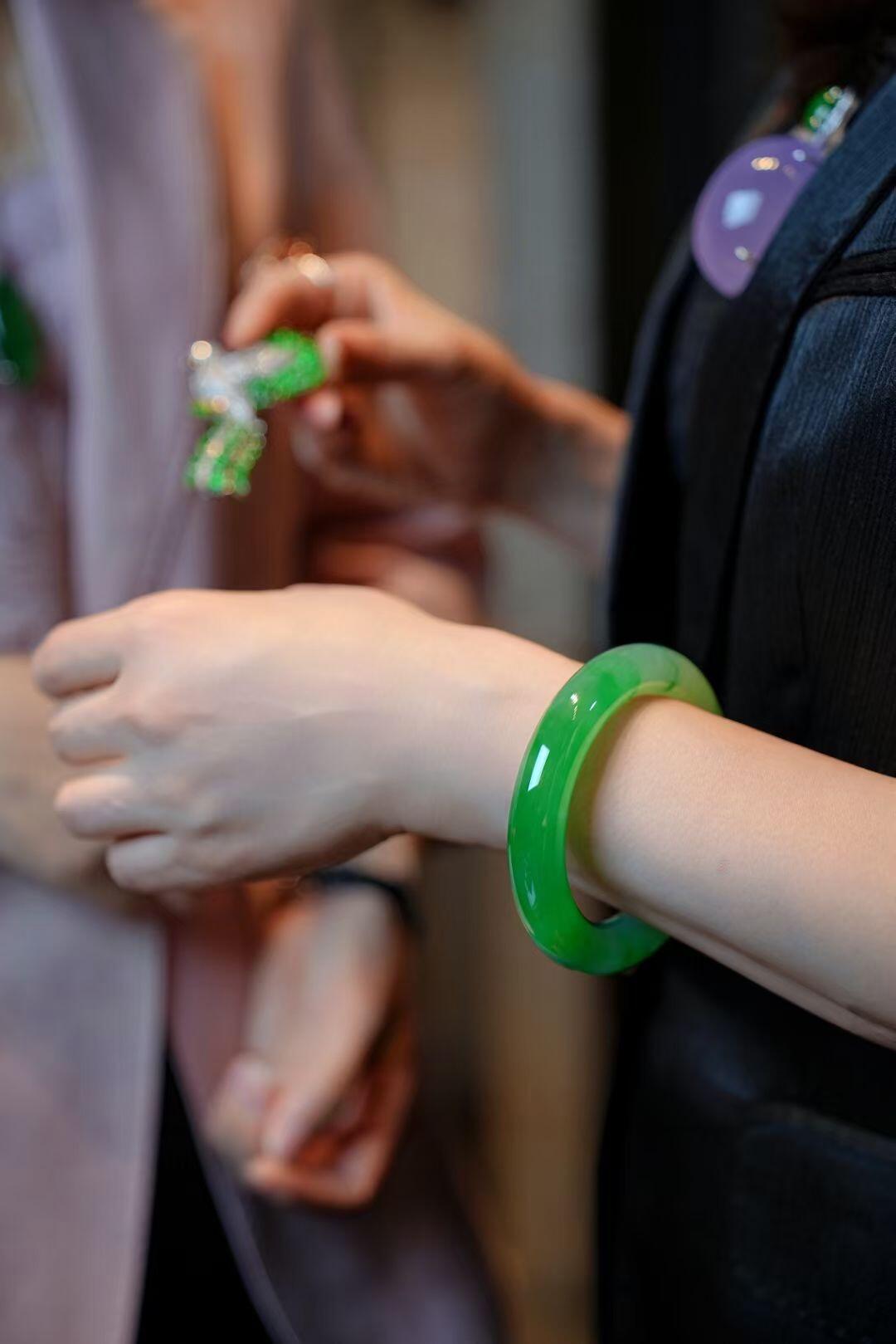 时尚缅风 测量高冰透美人手镯