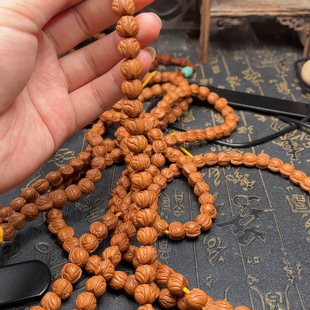 吊坠桃核玉龙薄挂