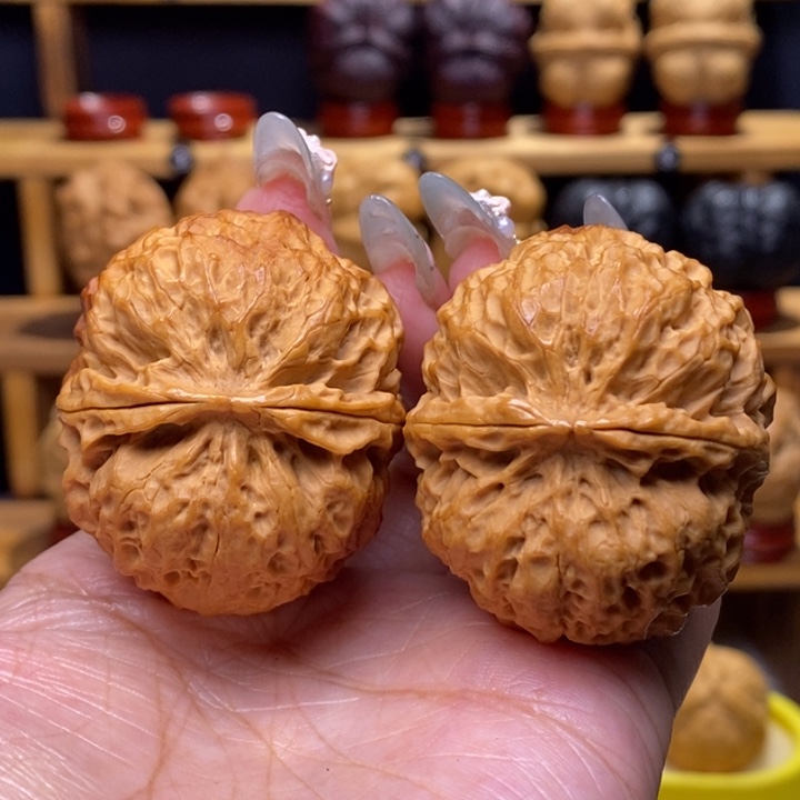 文玩核桃把件臻龙绣球20号44尺66.6克