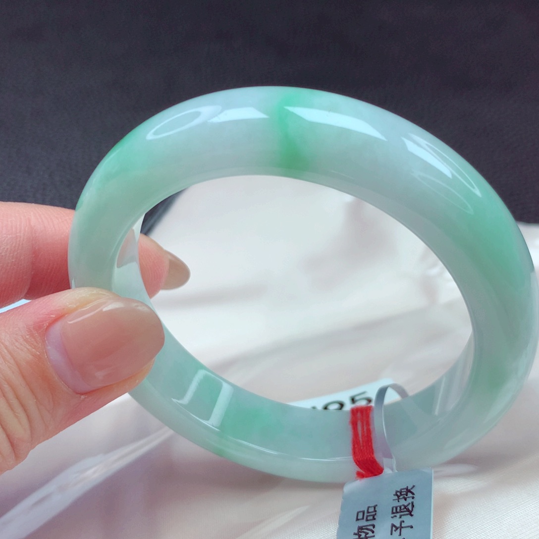 翡翠手镯未镶嵌手镯88