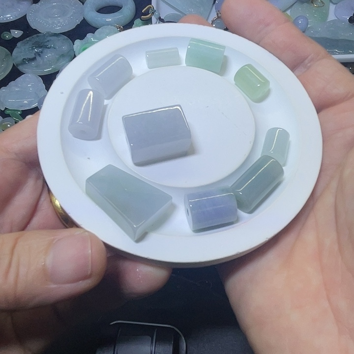 芯***茹翡翠未镶嵌颈饰桶珠