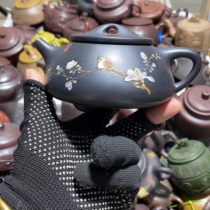 紫砂茶壶摩擦微笑