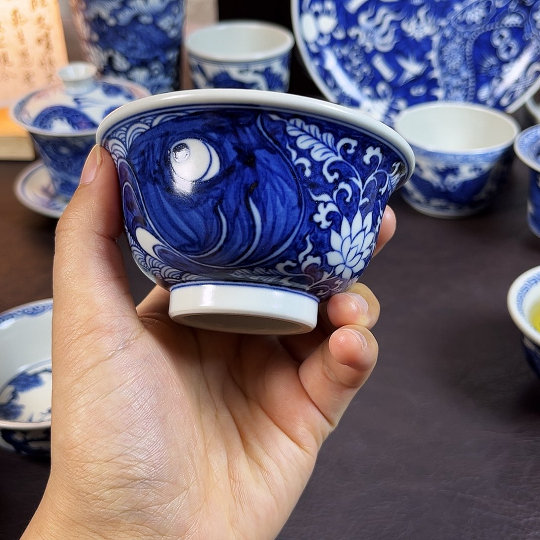 朝岚夕霞窑全手绘大头鱼青花主人杯原矿釉烧制