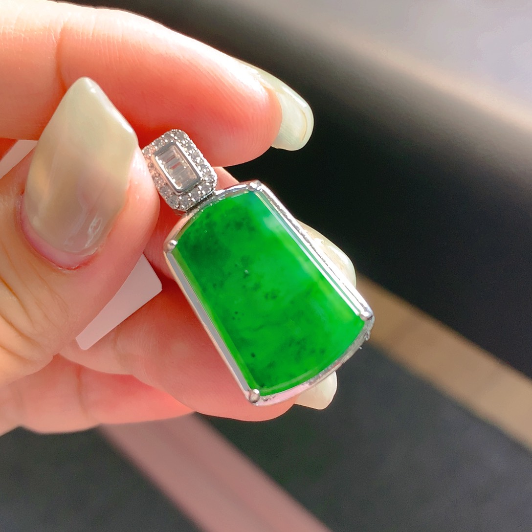 翡翠颈饰未镶嵌翡翠