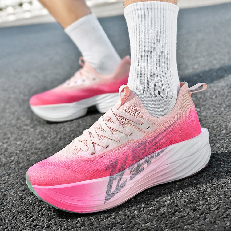 YT别再穿普通鞋了！现在流行这款爆米花大底跑鞋 上脚舒适又好看！