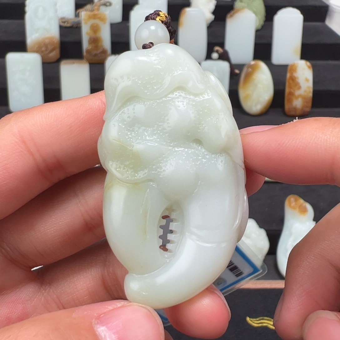 和田玉颈饰未镶嵌