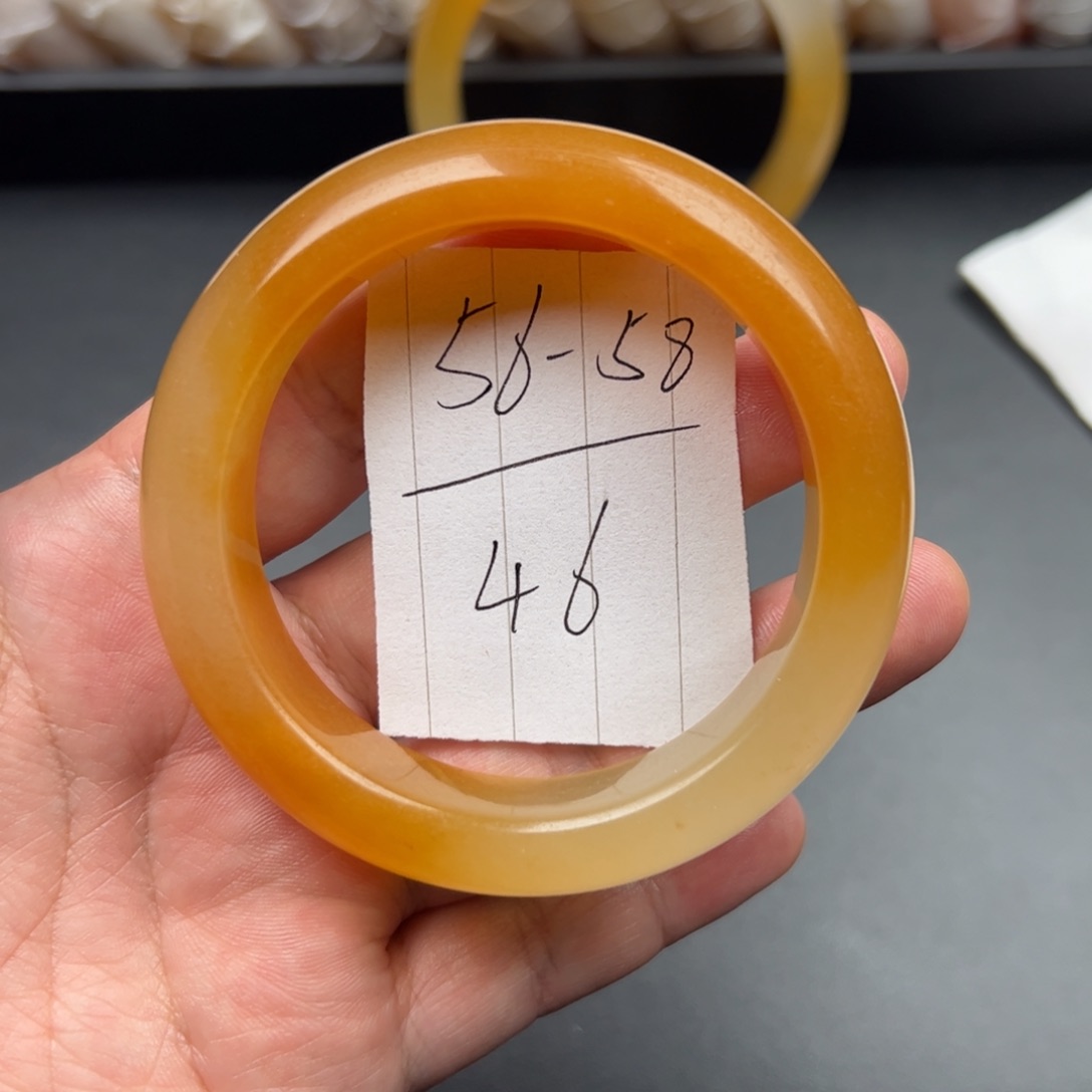 石英质玉（黄龙玉）手镯未镶嵌46