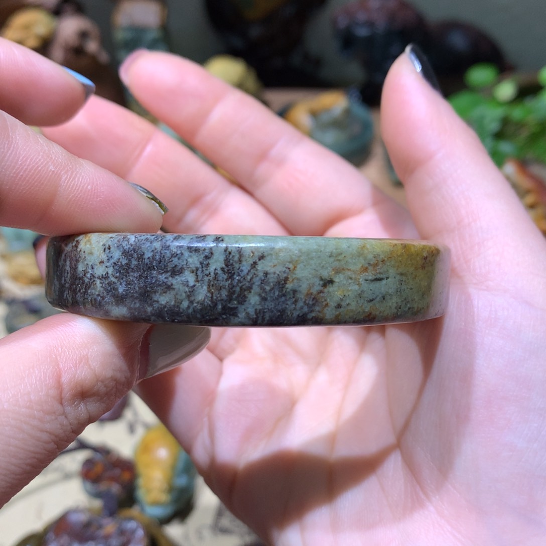岫岩河磨玉（透闪石质玉）手镯未镶嵌