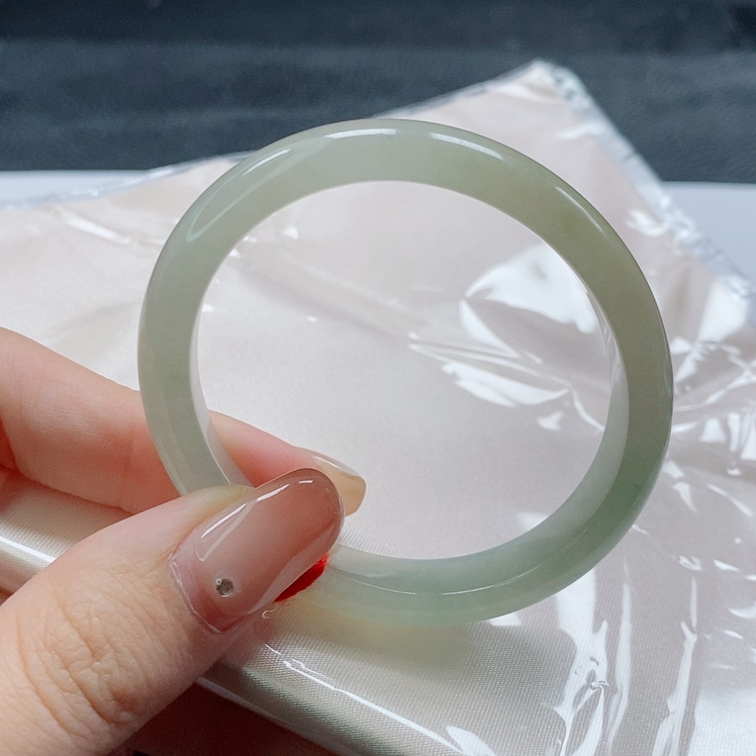 【闪购商品】未镶嵌手镯（贵妃镯）翡翠483号