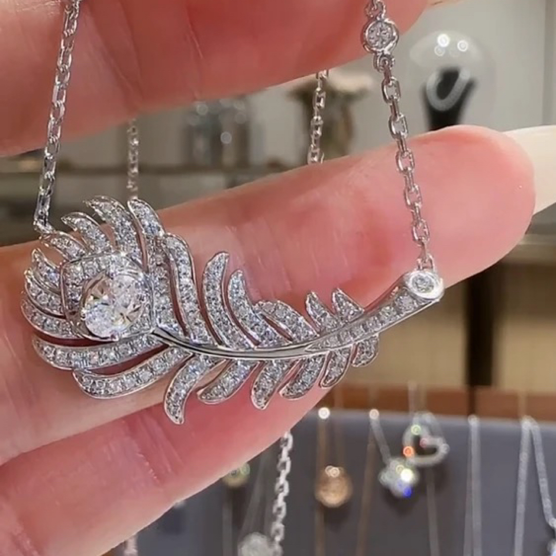 Pt950镶嵌天然钻石羽毛项链