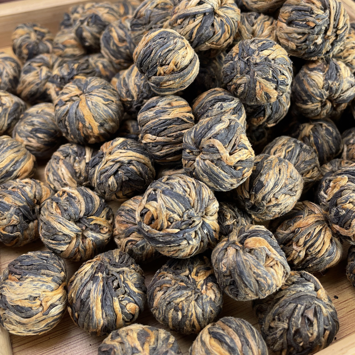 雪儿推荐～云南腾冲2025年蜜香金丝（绣球）红茶龙珠～蜜韵花果香