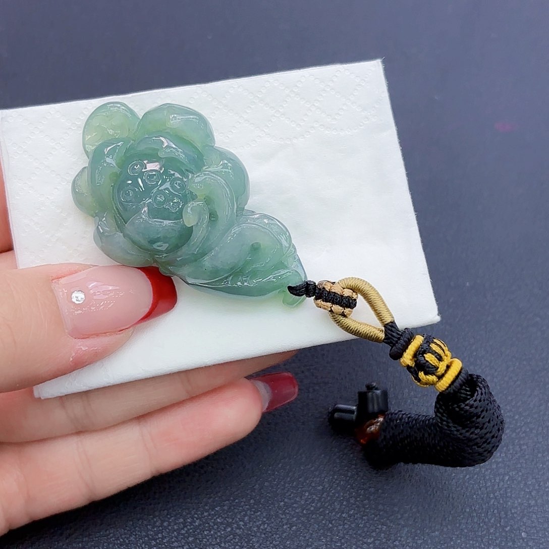 翡翠颈饰未镶嵌莲花吊坠