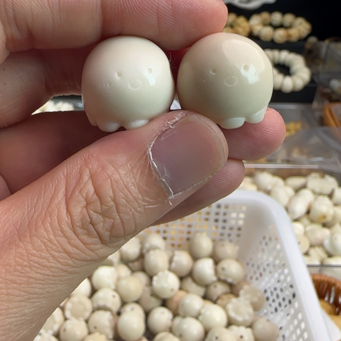 吊坠菩提根/象牙果微瑕白色章鱼6颗