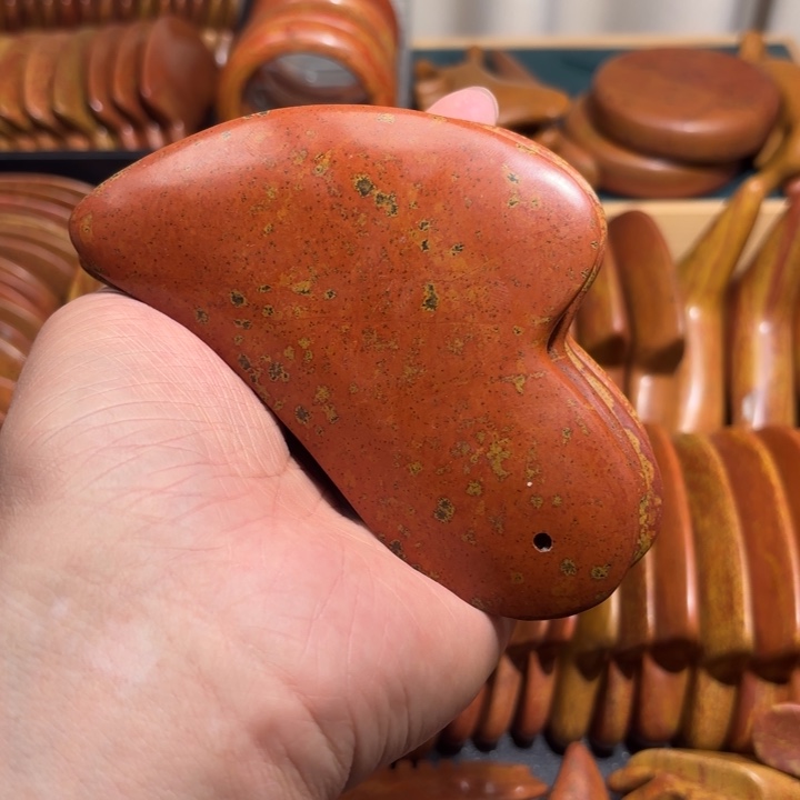 红砭石精品款心形刮痧板