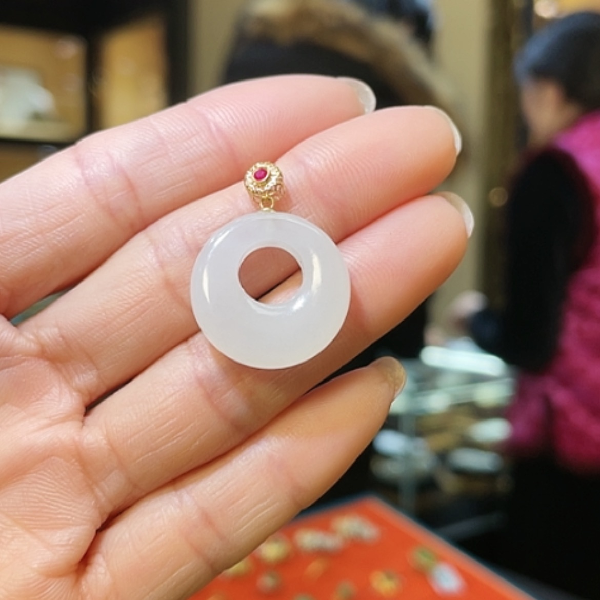 【闪购商品】和田玉颈饰18K金镶嵌公主扣