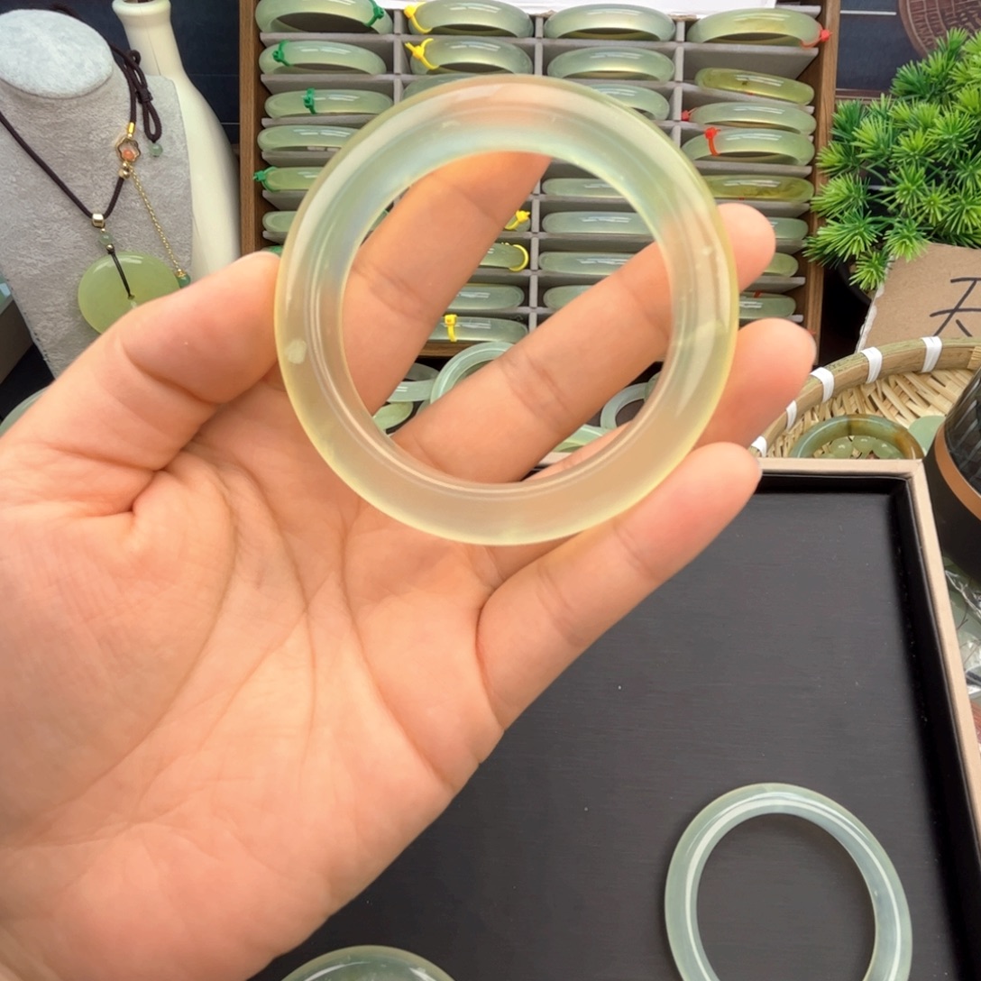 岫玉未镶嵌手镯不退不换