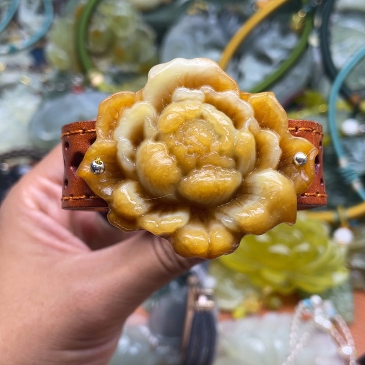 蛇纹石玉未镶嵌颈饰