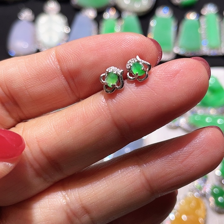 艾***a翡翠银S925镶嵌颈饰