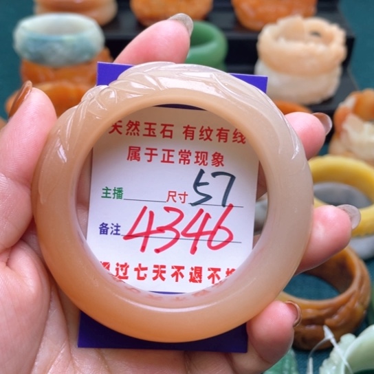 【闪购商品】石英质玉手镯未镶嵌